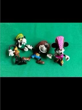 Disney Pirates of the Caribbean Mickey Mouse & Goofy & Minnie Mouse figure lot